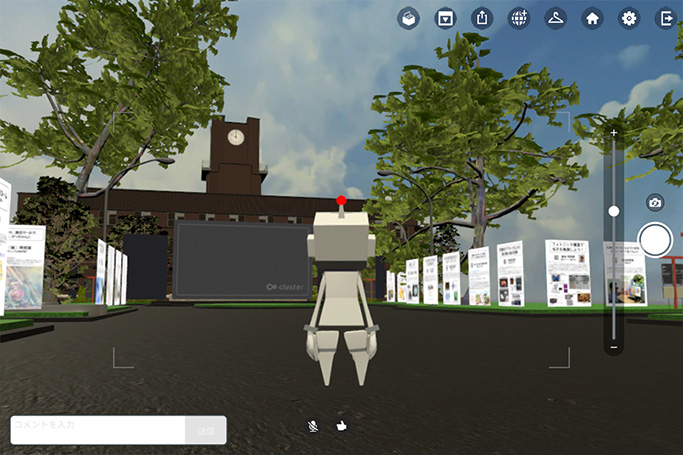 clusterのスクリーンショット。バーチャル空間の先端研の前に立つアバター。正面の道にタテカン風のポスター展示が並ぶ。